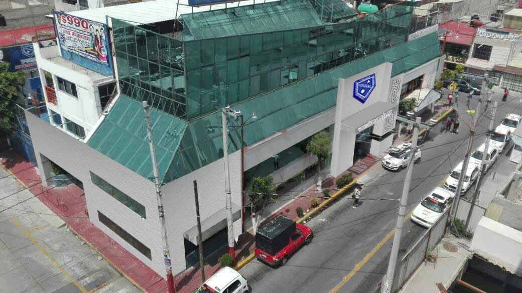 Vista exterior del Campus Ciudad Azteca de UNIVAMEX